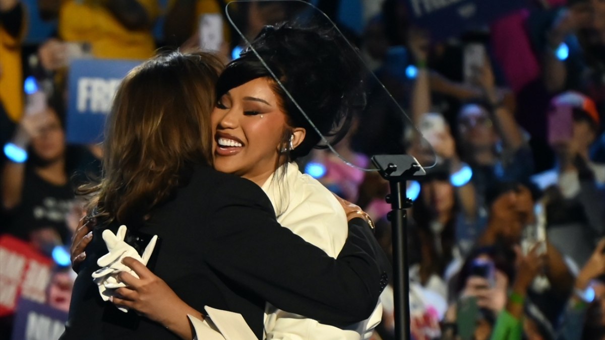 Cardi B, Kamala Harris’in mitingine katıldı