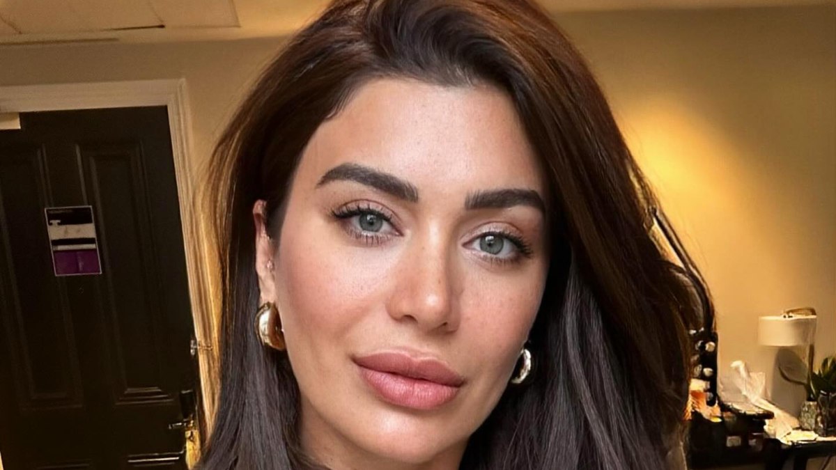 Ebru Şancı Öztürk İngiltere’de markete gitti!! Bir paket üzümün fiyatını görünce şaşırdı