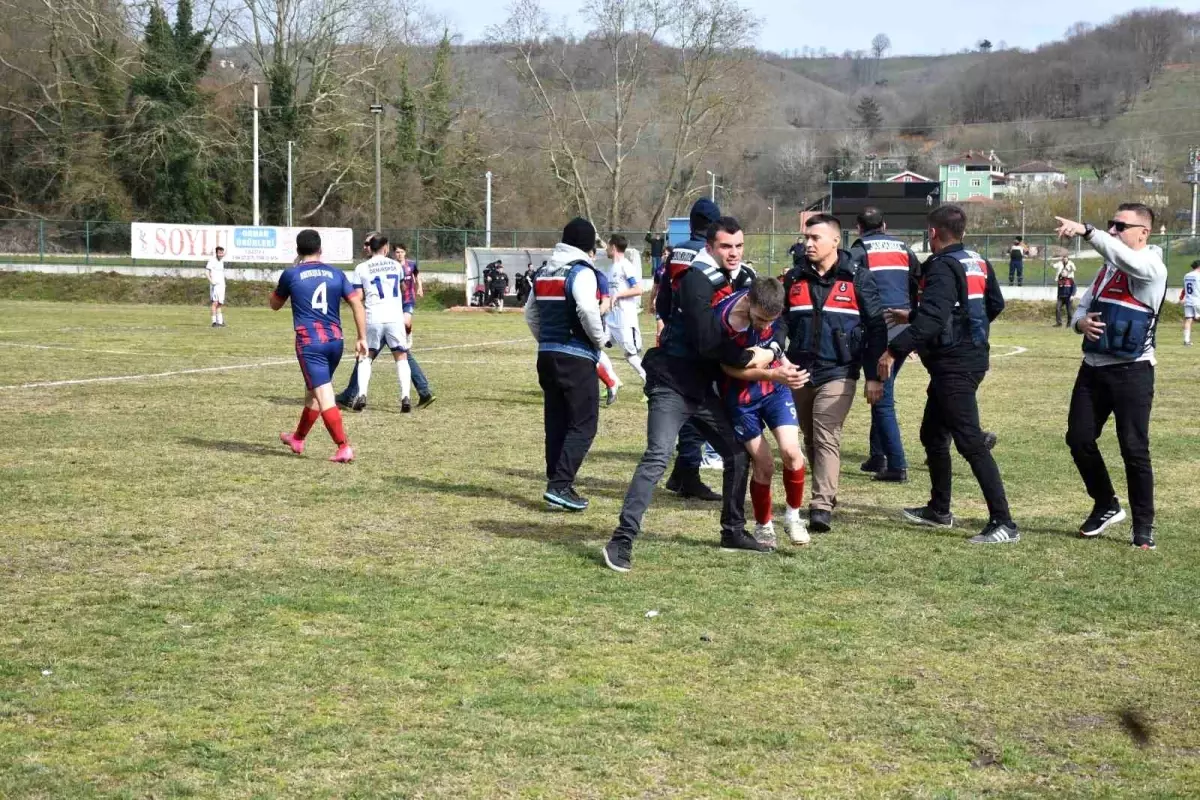 Sakarya’da Amatör Maçta Kavga Çıktı